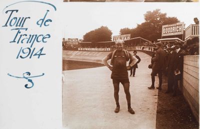 Eugène Christophe au vélodrome du Parc des Princes le 26 juillet 1914, 129 J 103.