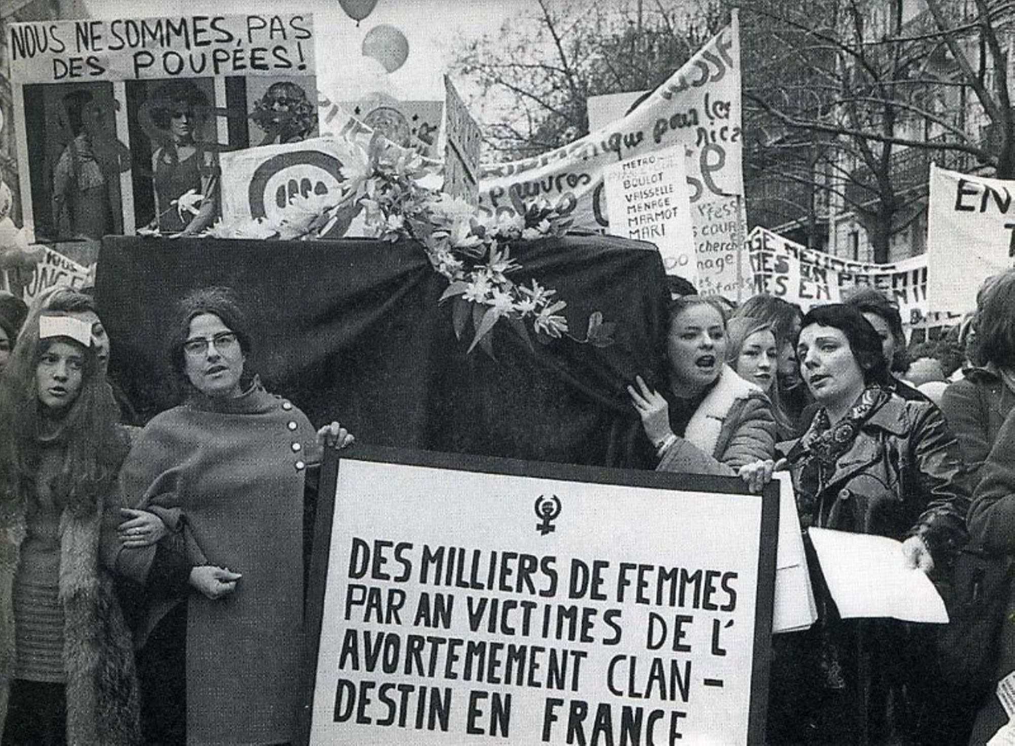 Défilé en faveur de l'IVG, avant 1975 (BH 3138)