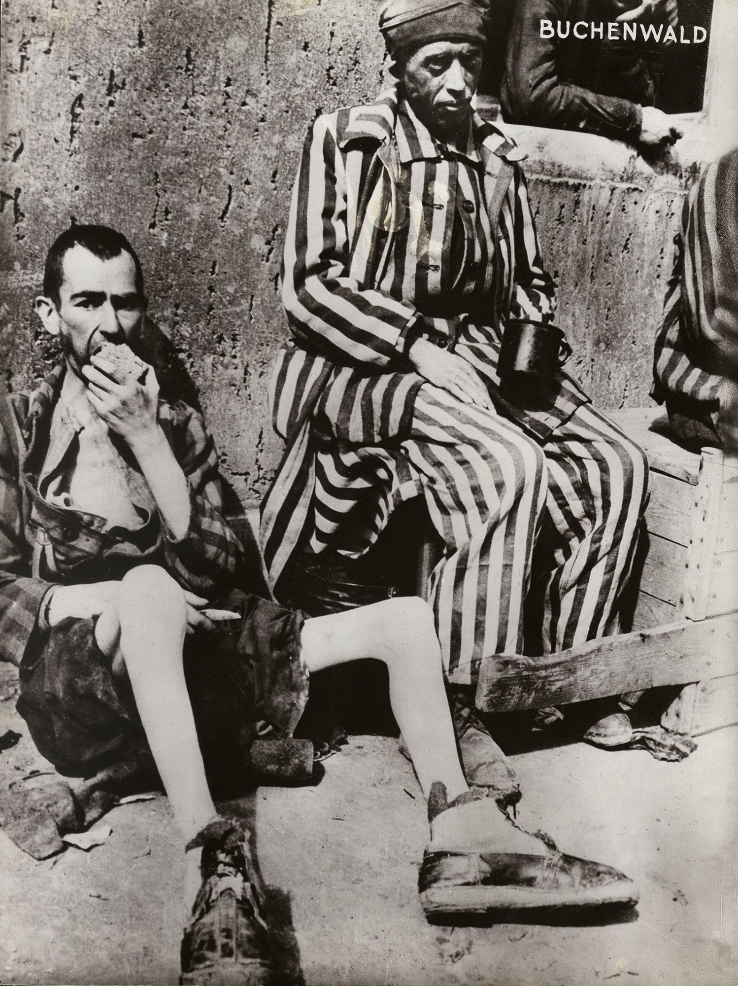 Déportés malades, affamés, à la libération de Buchenwald (avril 1945)