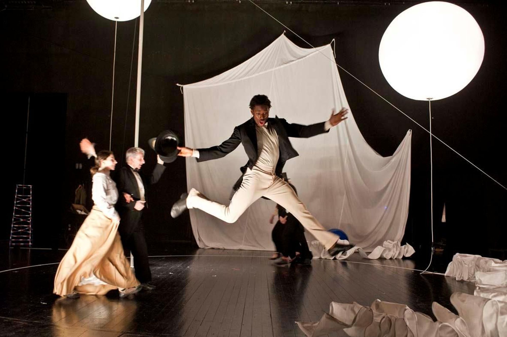 Yann Gaël Elléouet interprétant "Chocolat, clown nègre" dans le spectacle de Marcel Bozonnet joué à L'ARC (Le Creusot) le 17 janvier 2013