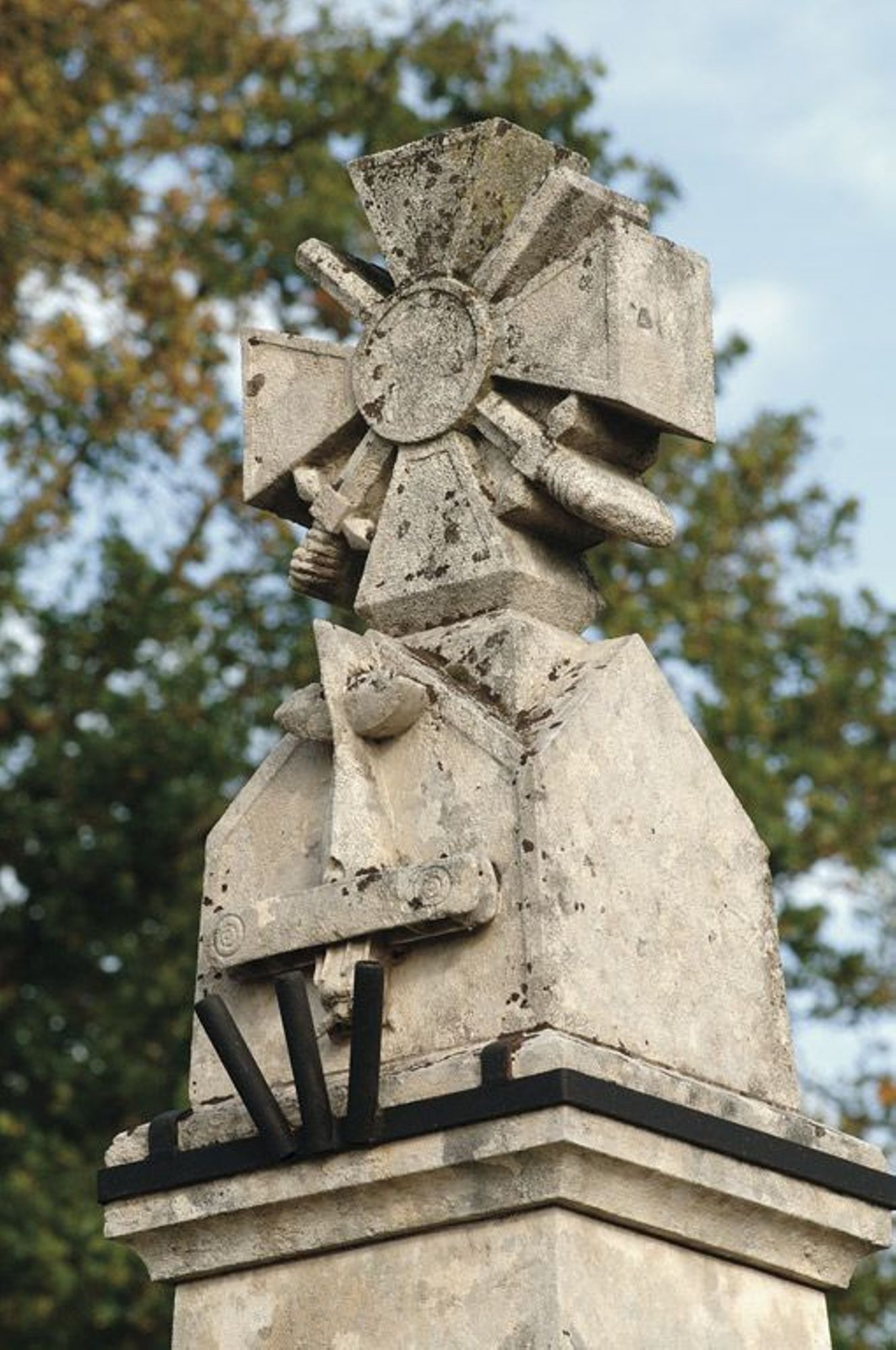 Détail du monument aux morts de Torcy. CUCM, document Ecomusée, 3153-3.