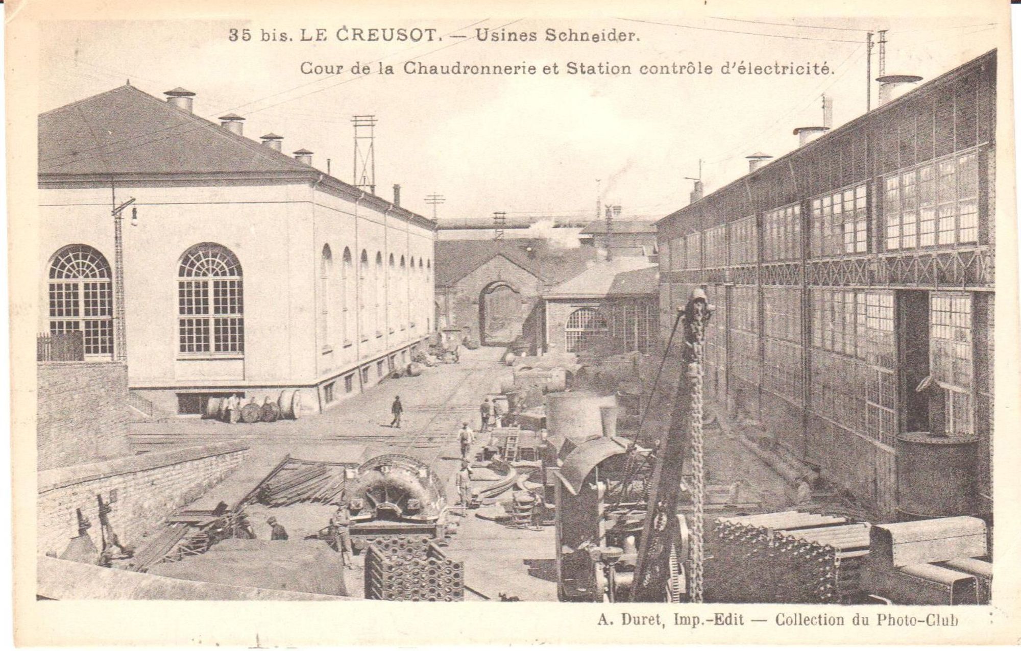 Le Creusot. Usines Schneider. Cour de la chaudronnerie et station contrôle d'électricité. Carte postale mise en circulation le 29 décembre 1917. Collection privée.