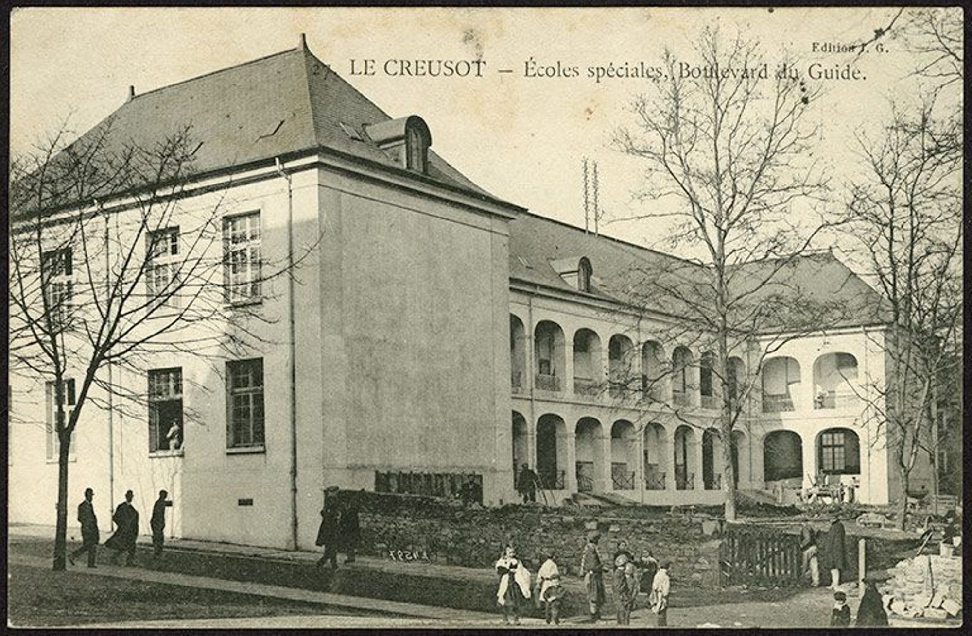 Ecole du boulevard du guide (100 lits pour blessés). Collection privée.