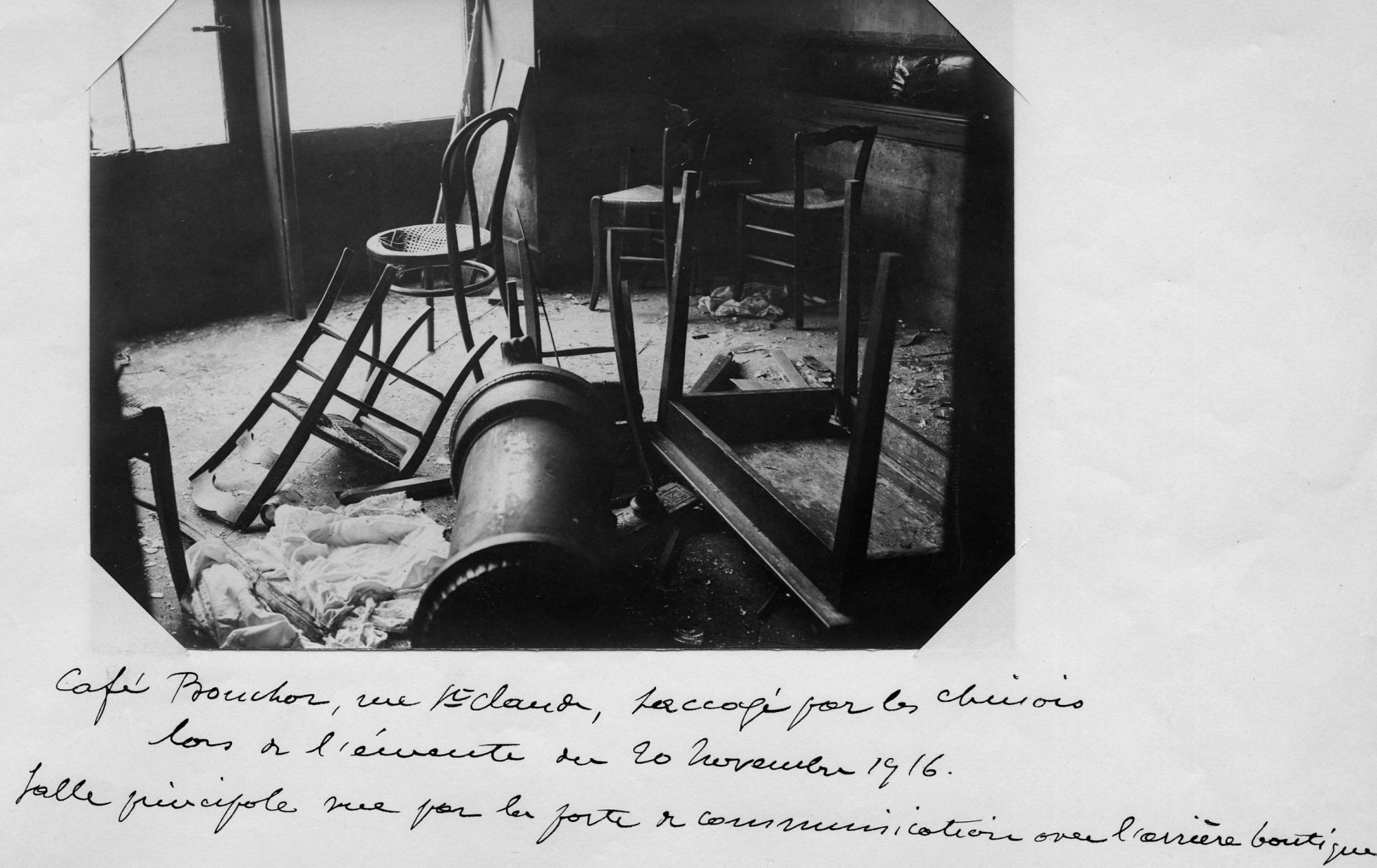 La mise à sac du Café Bouchot le 23 novembre 1916. Collection AFB